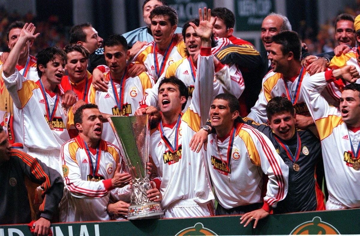 قهرمانی تیم فوتبال ترکیه در سال 2000 گالا در یورولیگ اروپا